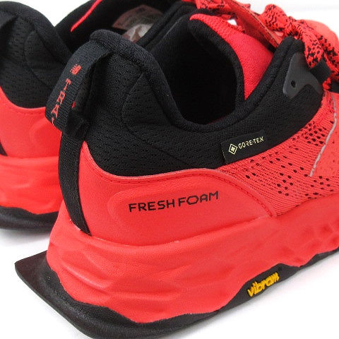 New Balance ウインドブレーカージャケット ブラック×レッド