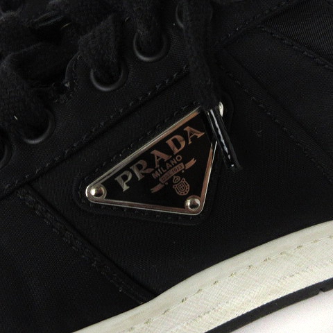 プラダ PRADA RE-NYLON スニーカー ローカット 三角プレート ロゴ 