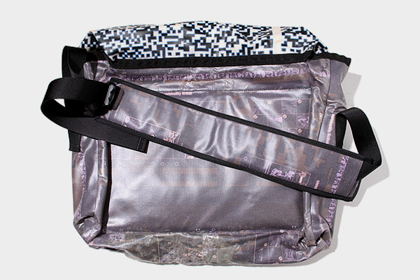 C.E CAV EMPT シーイー DESIGN MESSENGER BAG ショルダー 