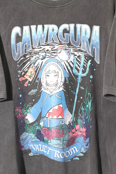 vaultroom がうる・ぐら VR × GURA TEE XLサイズ Vaultroom VR × GURA がうるぐら L/S TEE/WHITE - メルカリ