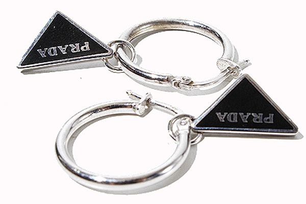 PRADA シルバー ピアス(両耳用) 51rBLqHFPJL._AC_SY350_QL65_.jpg