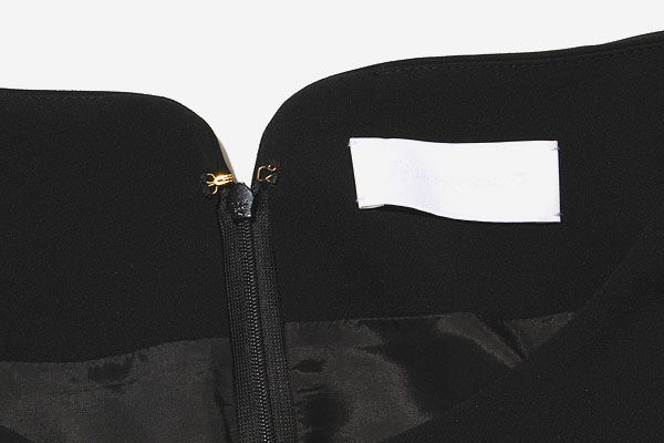 モモページ 九月八日 コブクロ 巾着 黒 九月八日 ドローストリング bag」のオンライン販売が決定
