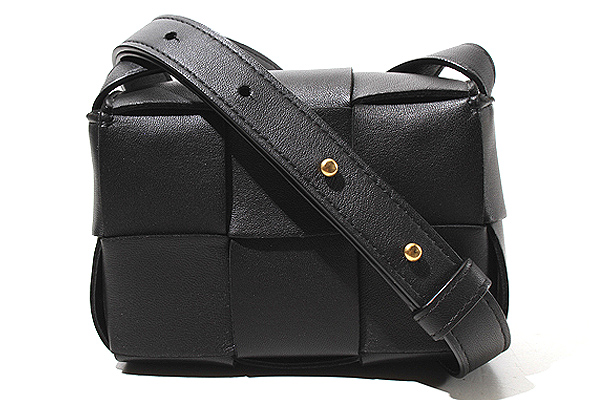 ボッテガヴェネタ イントレチャート キャンディ カセット クロスボディ