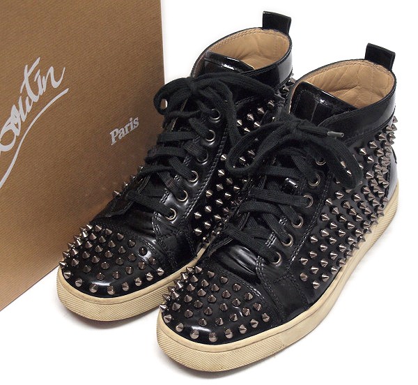 クリスチャンルブタン Christian louboutin スタッズ エナメル 