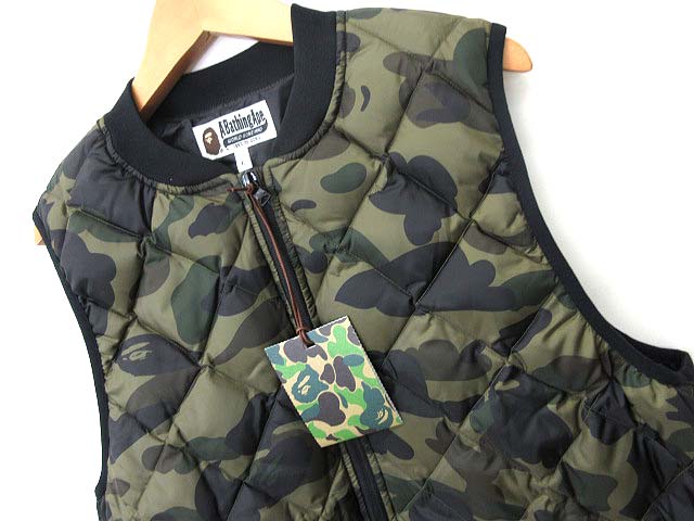 未使用品 アベイシングエイプ A BATHING APE ダウン ベスト 迷彩 未使用品 アベイシングエイプ A BATHING APE ダウン ベスト 迷彩
