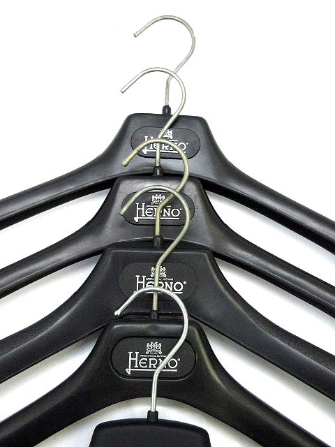【即決格安】ヘルノ ハンガー5本 HERNOハンガー 5本セット HERNO(ヘルノ)22AWコレクションウィンター