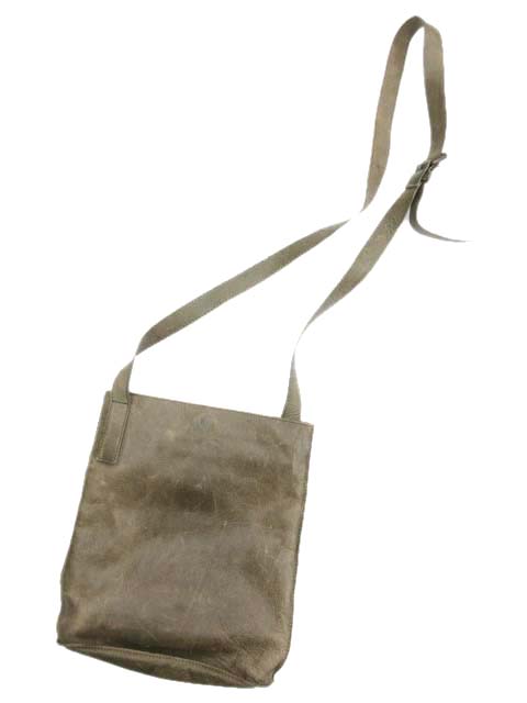 B.STUFF ビースタッフ ショルダーバッグ 斜めがけ レザー カーキ  