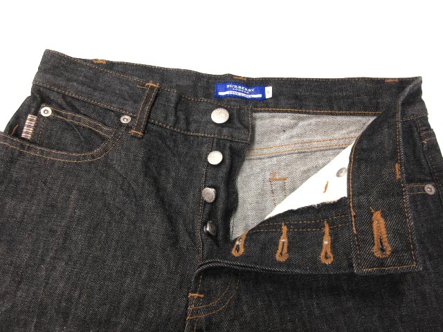 BURBERRY BLUE LABEL 黒 ストレートデニム BURBERRY BLUE LABEL 黒 ストレートデニム