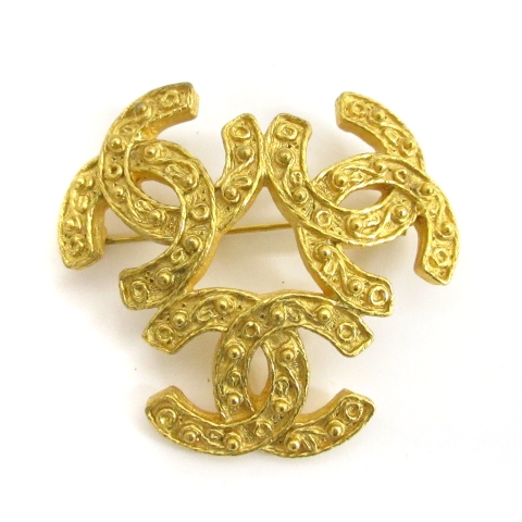 CHANEL トリプルココマークブローチ タグ付き