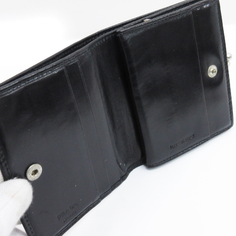 プラダ PRADA がま口 二つ折り財布 レザー イタリア製 ブラック