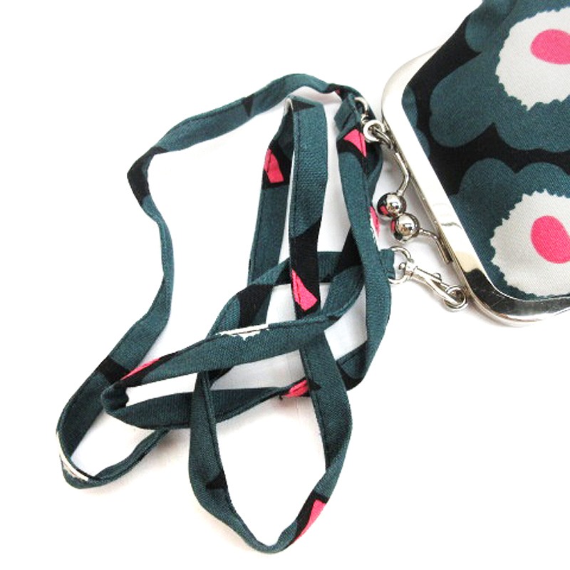 ✳︎新品未使用＆廃盤品✳︎マリメッコ　marimekko トラベルポーチ　ショルダー 2021SS】marimekko マリメッコ/ スマートトラベルバッグ