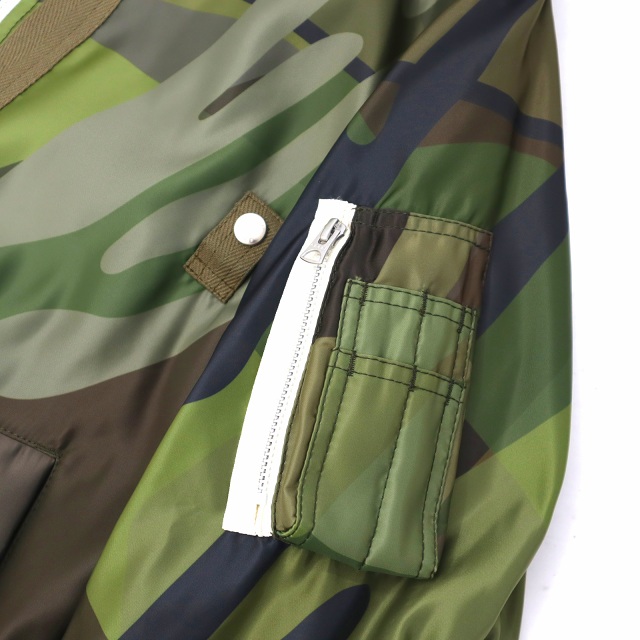 新品sacai x KAWS 輝かしき MA-1ブルゾン 2サイズ CAMOUFLAGE