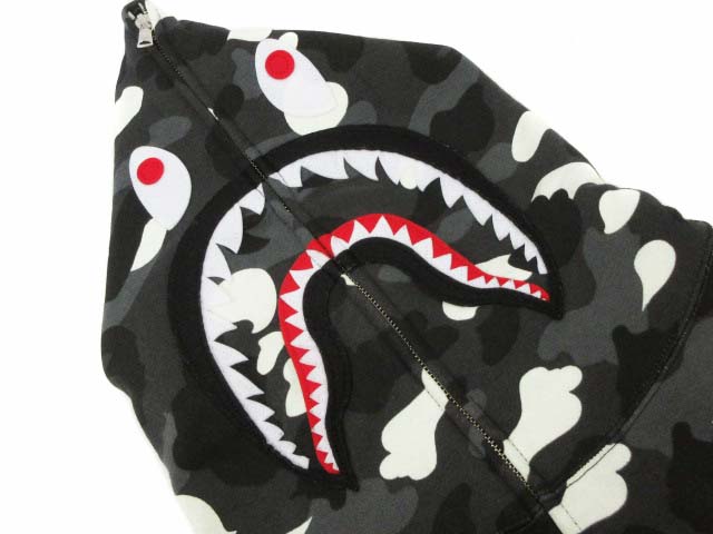 美品✨アベイジングエイプ　シャークパーカー　カモフラ　フルジップ　グレー　L A BATHING APE（アベイシングエイプ）の「GRID CAMO SHARK FULL