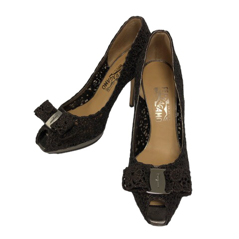 サルヴァトーレフェラガモ Salvatore Ferragamo パンプス レース 
