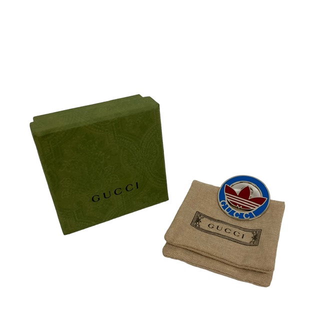 未使用品 グッチ GUCCI ×アディダス adidas ブローチ ピンバッジ  