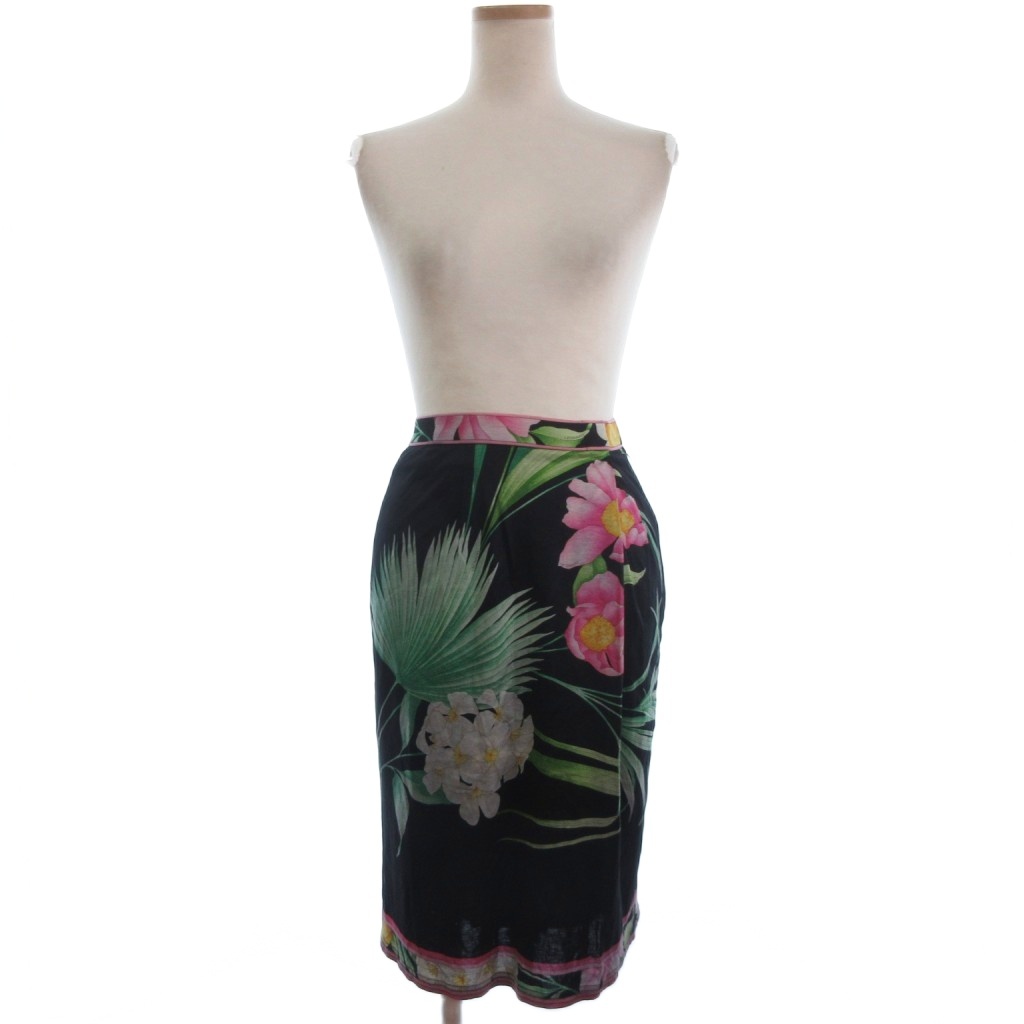 レオナール LEONARD タック タイトスカート ひざ丈 花柄 黒 ブラック  