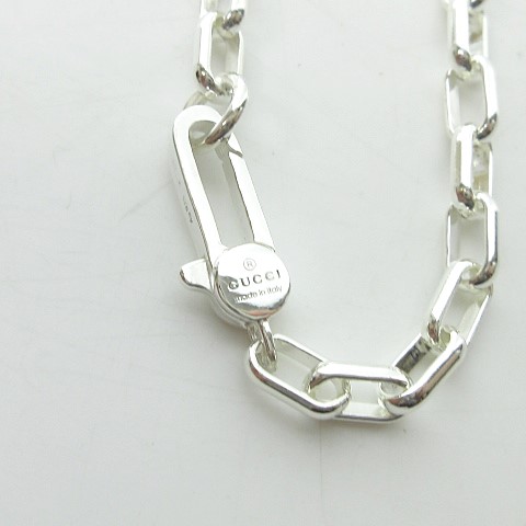 GUCCI シルバー ネックレス ロゴ入り GUCCI シルバーネックレス ロゴ入り