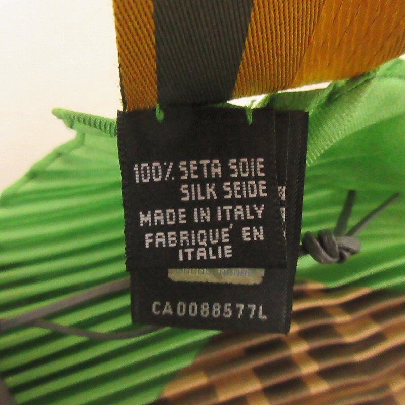 未使用品 フェンディ FENDI タグ付き STOLA FIOCCO ZUCCA PAVONE