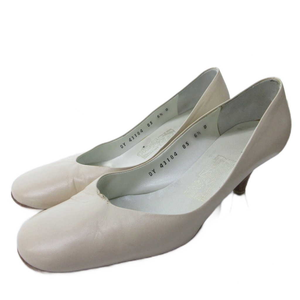 フェラガモ ベージュ ポインテッドトゥパンプス 7.5 フェラガモ ベージュパンプス フェラガモ ベージュ ポインテッドトゥ