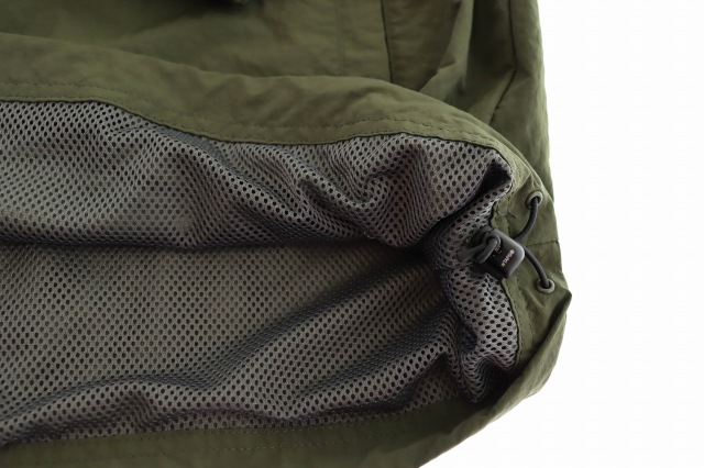 【中古】ダブルタップス WTAPS 22SS ロゴ プリント ナイロン スモック ジャケット 221BRDT-JKM04 3 カーキ ダブルタップス WTAPS 22SS SMOCK JACKET KHAKI ロゴ プリント