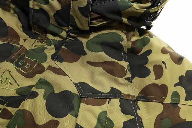 アベイシングエイプ A BATHING APE 1ST CAMO SHARK SNOWBOARD DOWN  