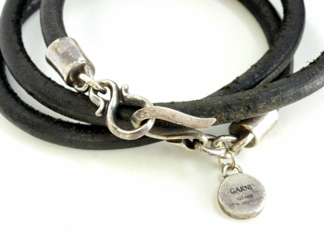 GARNI ブラック レザー シルバー ブレスレット