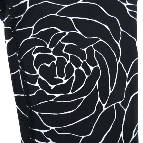 ルルレモン　レギンス　ヨガ　ピラティス　トレーニングジム　花柄　黒地　極美品 ルルレモン lululemon ヨガ ウェア ロング パンツ レギンス