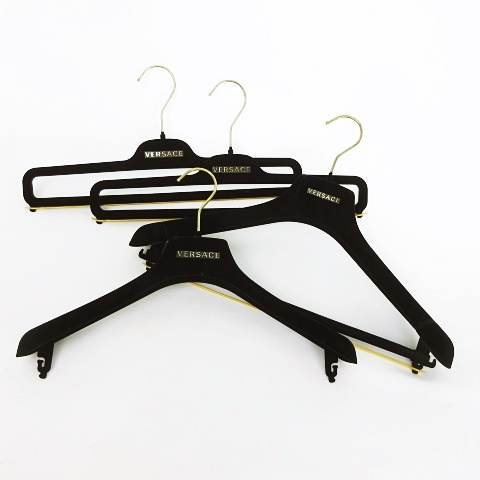 ヴェルサーチ ヴェルサーチェ Versace ハンガー 3種類 4本セット ロゴ入り ブラック 黒 その他 053 ベクトルパーク ヴェルサーチ ヴェルサーチェ Versace ハンガー 3種類 4本セット ロゴ入り ブラック 黒 その他 053 ベクトルパーク