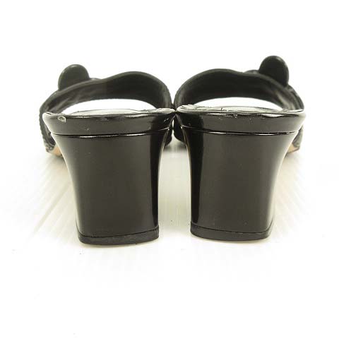 LOUISVUITTONフラワーモチーフエナメルサンダル