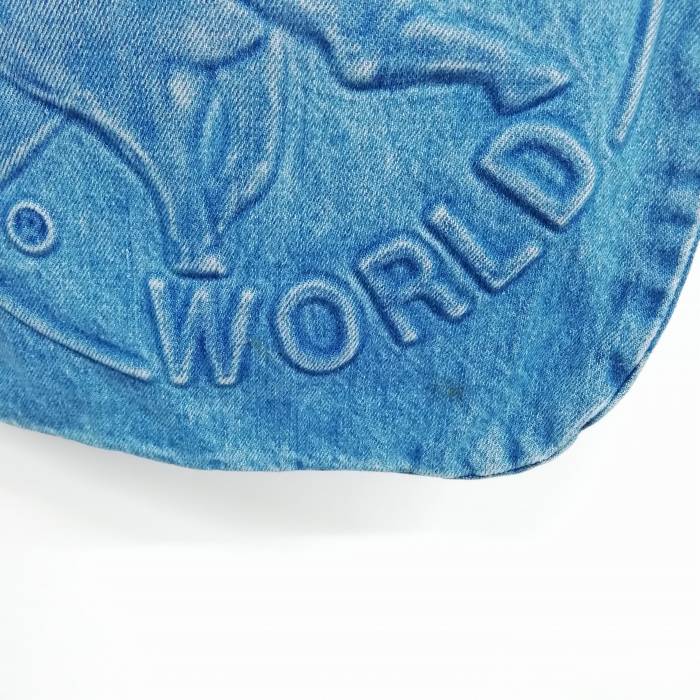 美品 ハンティングワールド メッセンジャーバッグ USA デニム エンボス 青 美品 ハンティングワールド メッセンジャーバッグ デニム エンボス 青 USA