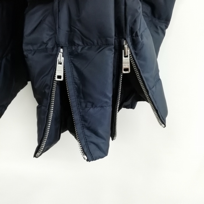 美品✨プラダスポーツ　ダウンジャケット　ロゴラバータグ　フルジップ　ネイビー　L 美品✨プラダスポーツ ダウンジャケット ロゴラバータグ