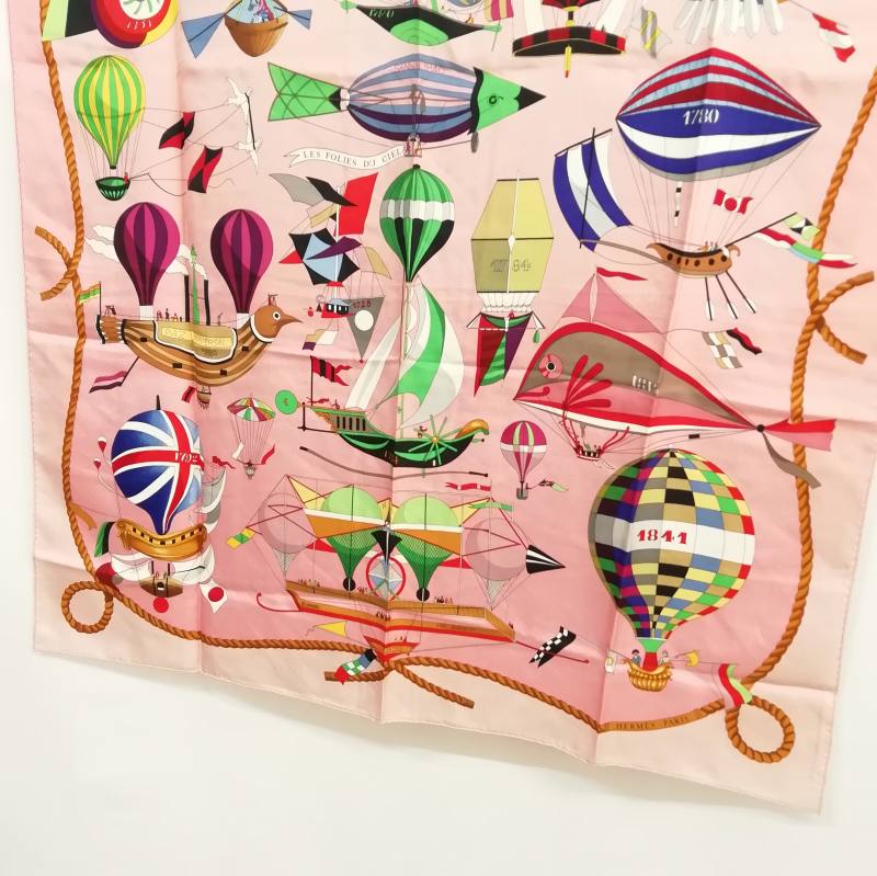 希少 HERMES エルメス カレ90 大空の狂気 大判スカーフ タグ付 ピンク エルメス HERMES カレ90 LES FOLIES DU CIEL 大空の狂気 シルク