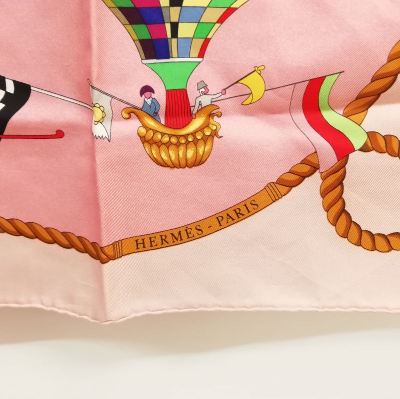 希少 HERMES エルメス カレ90 大空の狂気 大判スカーフ タグ付 ピンク HERMES エルメス カレ90 LES FOLIES DU CIEL 大空の狂気 大判