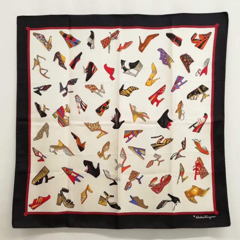 Salvatore Ferragamo 大判スカーフ 靴柄 シルク アイボリー サルヴァトーレフェラガモ Salvatore Ferragamo シルク 大判