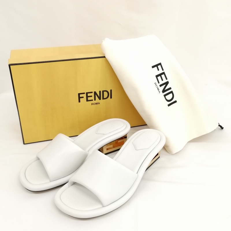 フェンディ FFバゲッホワイトナッパレザー サンダル 美品 37 1/2 フェンディ FFバゲッホワイトナッパレザー サンダル 美品 37 1/2