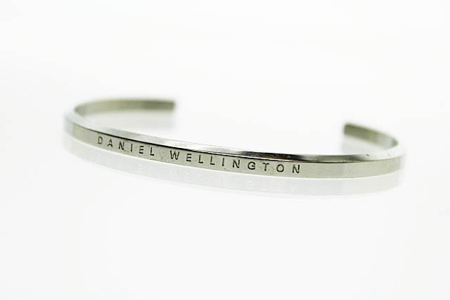 ダニエルウェリントン Daniel Wellington Classic Cuff Bracelet クラシック カフ ロゴ ブレスレット バングル シルバー ブランド古着ベクトル 中古 0005 メンズ 055 ベクトルパーク
