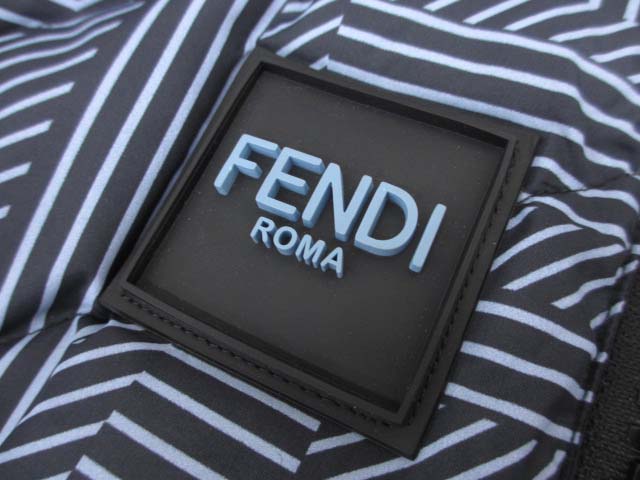 フェンディ FENDI 23AW FFシャドー ロゴパッチ ダウンジャケット 52 