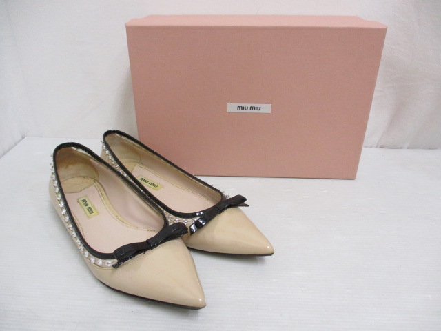 ミュウミュウ miumiu ビジュースタッズ装飾 エナメル レザー フラット 
