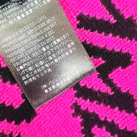 BALENCIAGA ニット帽 黒とピンク BALENCIAGA ニット帽 黒とピンク