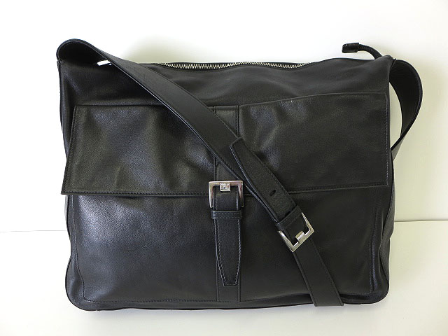 GUCCI - GUCCI グッチ レザー シルバー金具 ベルト 表記サイズ 65・26