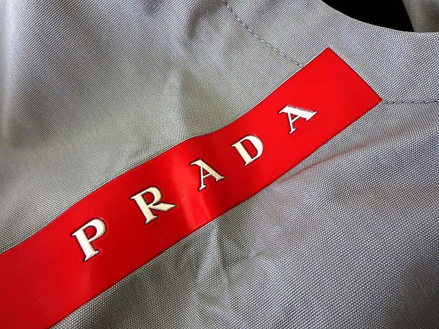 格安出品 PRADA 赤 ナイロンベスト プラダスポーツ PRADA SPORT プラダスポーツ ナイロン ベスト ラバープリント