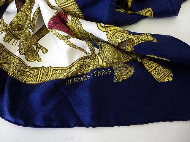エルメス HERMES スカーフ カレ 90 GRAND UNIFORME 大判 シルク 紺 