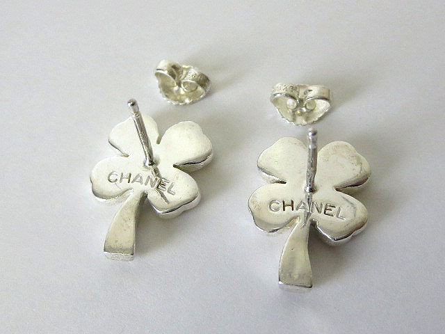 シャネル CHANEL ピアス シルバー クローバー 四つ葉 モチーフ ロゴ 
