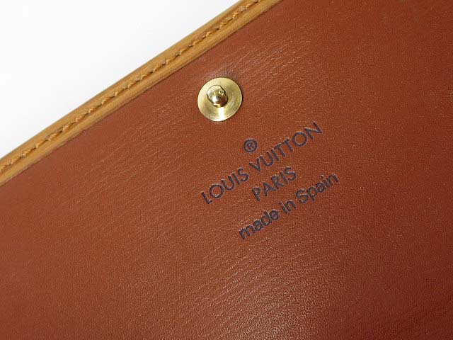 ルイヴィトン LOUIS VUITTON 財布 長財布 エピ ポルトトレゾール