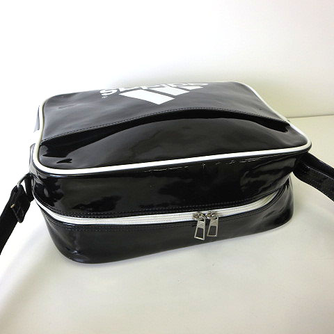 アディダス adidas バッグ ショルダーバッグ ロゴ エナメル 黒