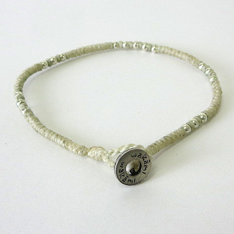 ワカミ Wakami ブレスレット ワックス コード ロゴ ライトグレー シルバー アクセサリー メンズ レディース 068 ベクトルパーク