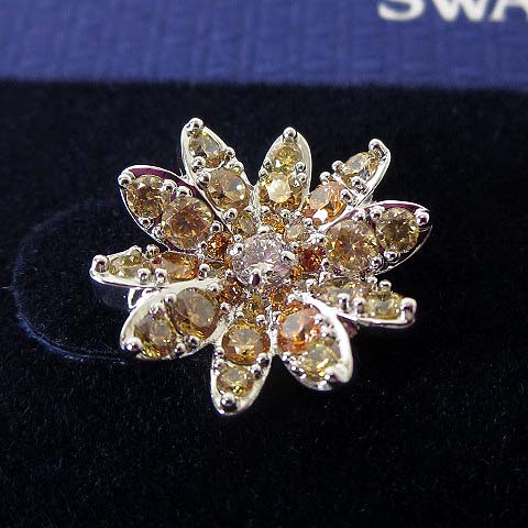 未使用品 スワロフスキー SWAROVSKI 2023 フラワー ピアス シルバー 
