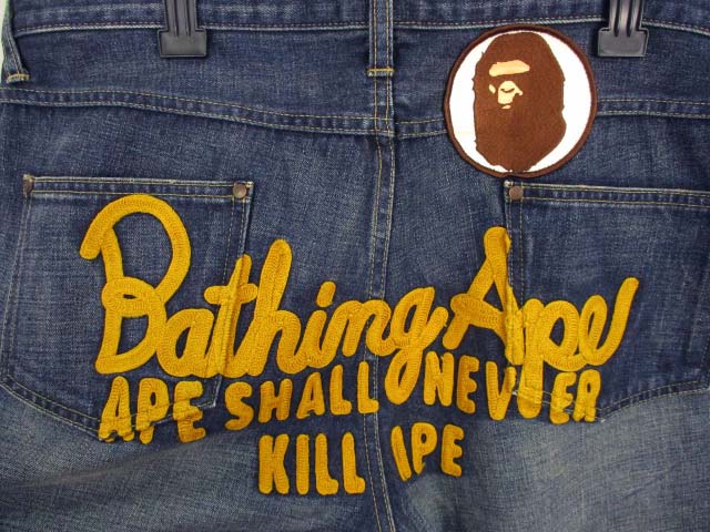 アベイシングエイプ A BATHING APE デニムパンツ ジーンズ 刺繍 
