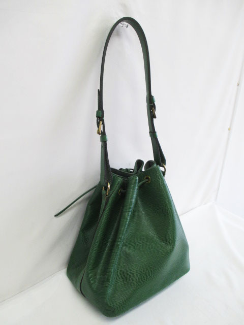 ルイヴィトン LOUIS VUITTON エピ ショルダーバッグ プチノエ M44104 