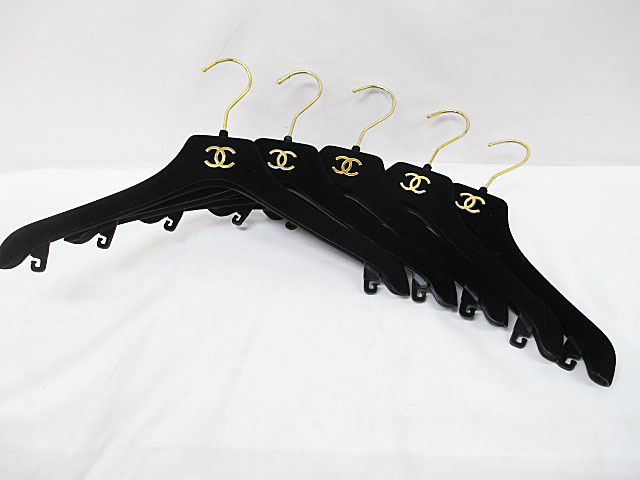 シャネル CHANEL ハンガー 5本セット 黒 ブラック ココマーク 預 D7986  